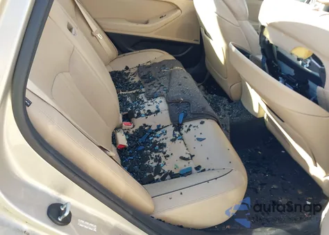 2015 Hyundai Genesis 3.8 z USA, uszkodzony, nr VIN KMHGN4JE7FU055267